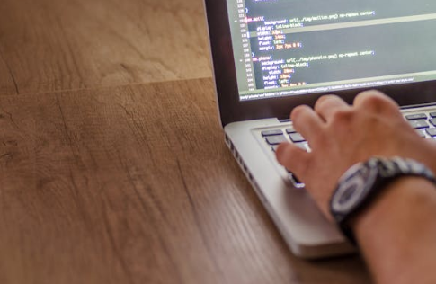 AI营销新战场：从SEO到GEO，如何让你的品牌成为AI的“默认答案”